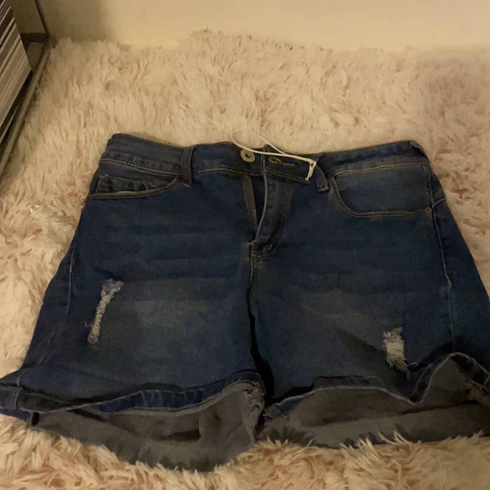 Size 7 ( size 7 on the listing wasn’t available)